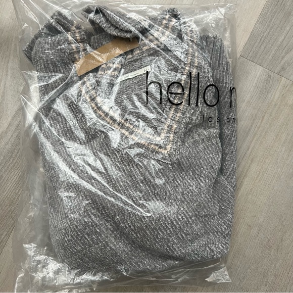 NWT Hello Nite Sahara V-neck Sweater in Light Grey/ Oatmeal, size S - Picture 7 of 7